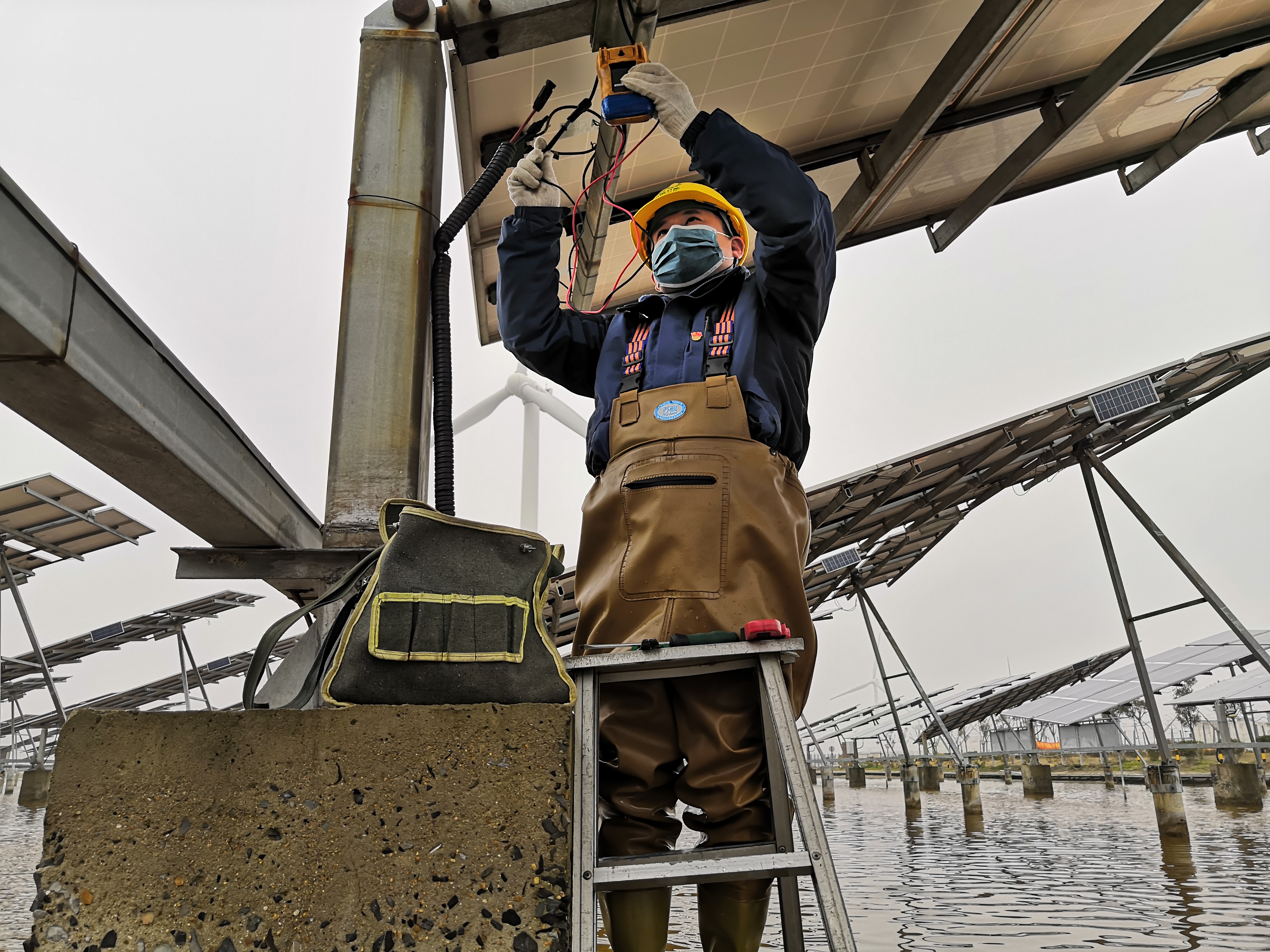奋斗成就梦想，实干铸就辉煌