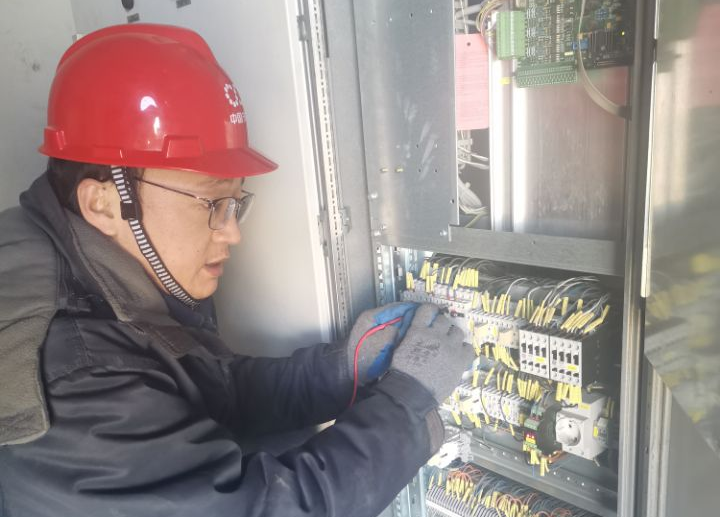 撸袖实干夯基础 矢志不渝今胜昔